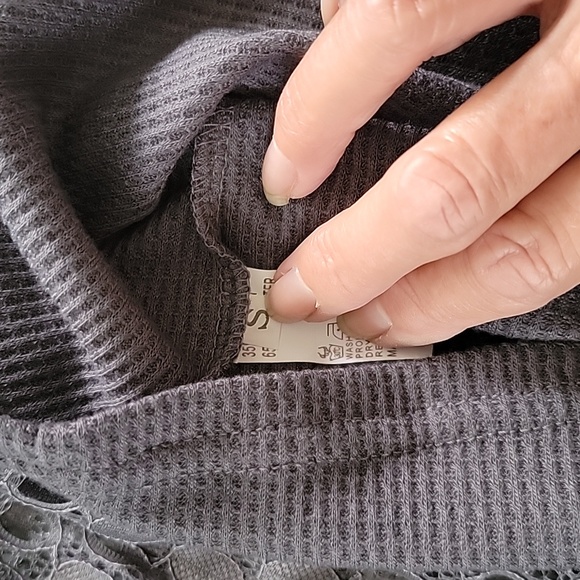 Top Small - Picture 5 of 5